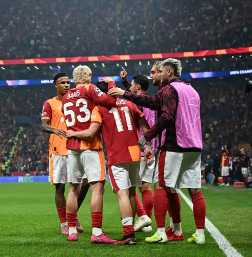 Galatasaray Amsterdam'da: Ajax maçı ilk 11'leri belli oldu