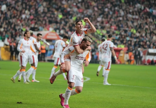 Galatasaray, Antalyaspor deplasmanında farklı kazandı: 4-1
