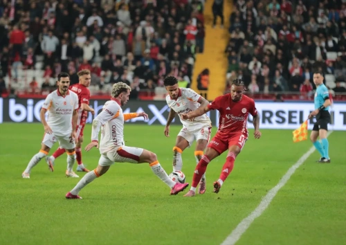 Galatasaray, Antalyaspor deplasmanında farklı kazandı: 4-1