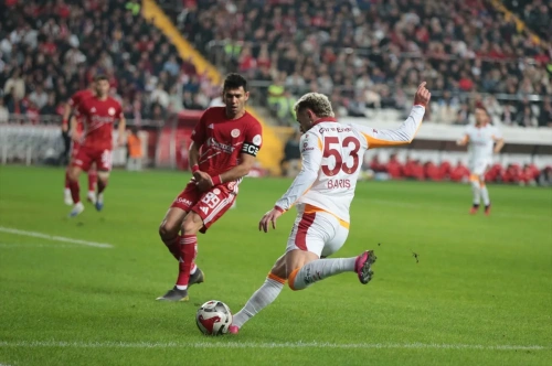 Galatasaray, Antalyaspor deplasmanında farklı kazandı: 4-1