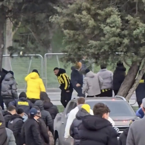 Galatasaray - Fenerbahçe maçı öncesi taraftar kavgası