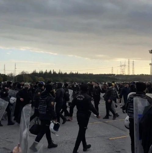 Galatasaray - Fenerbahçe maçı öncesi taraftar kavgası