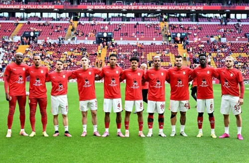 Galatasaray, Göztepe'yi 3-1 yenerek liderliğini sürdürdü