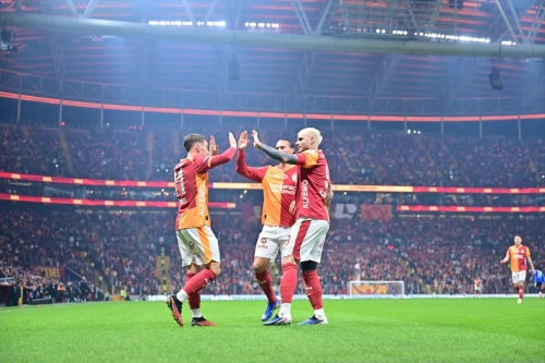 Galatasaray Kasımpaşa'yı 3-0 yendi, liderliğe döndü