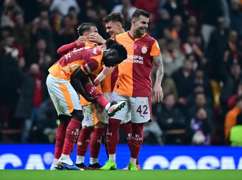 Galatasaray Kasımpaşa'yı 3-0 yendi, liderliğe döndü