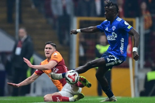 Galatasaray Kasımpaşa'yı 3-0 yendi, liderliğe döndü