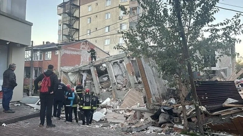 Gebze'de 6 katlı bina çöktü, enkaz altında 7 kişi var