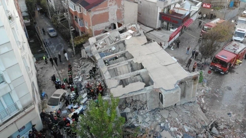 Gebze'de 7 katlı bina çöktü: 2 çocuk hayatını kaybetti, Dilara sağ kurtarıldı