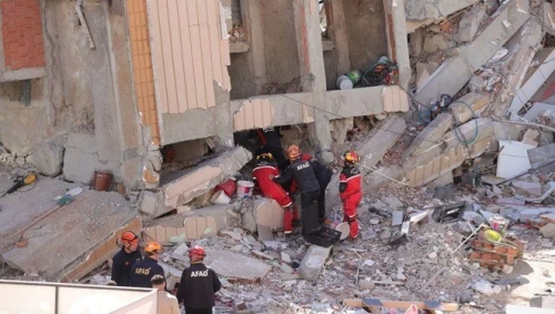 Gebze'de 7 katlı bina çöktü: 2 çocuk hayatını kaybetti, Dilara sağ kurtarıldı