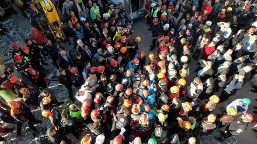 Gebze'de 7 katlı bina çöktü: 5 kişilik ailenin 4 ferdi hayatını kaybetti