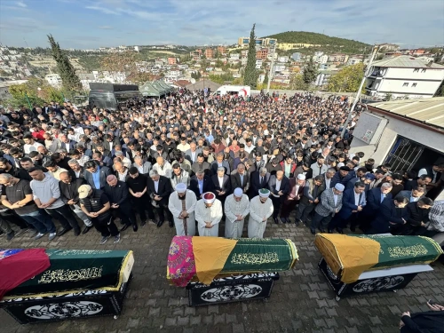 'Gözaltında olmalısınız' sloganıyla vali ve başkan kovuldu