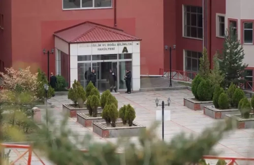 Gümüşhane Üniversitesi'nde rehine krizi: Memur arkadaşını rehin aldı