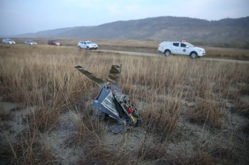 Gürcistan'da düşen uçaktan ilk görüntüler: Enkaz geniş alana yayıldı