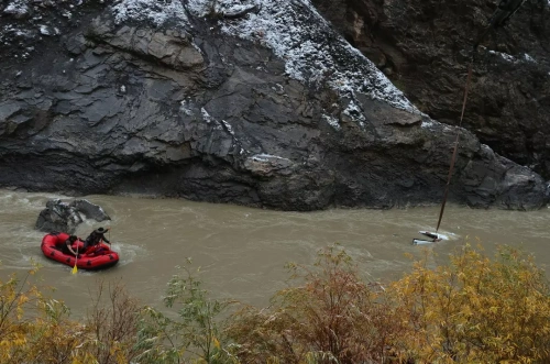 Hakkari'de feci kaza: Pikap 150 metrelik uçurumdan Zap Suyu'na düştü, 2 ölü