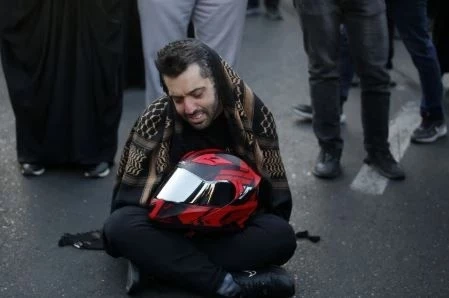 Hamaney'in ölümü İran sokaklarını ayağa kaldırdı: 40 günlük ulusal yas ilan edildi