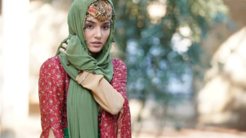 Hande Erçel’in başörtülü görüntüleri sosyal medyada gündem oldu