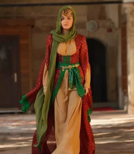 Hande Erçel’in başörtülü görüntüleri sosyal medyada gündem oldu