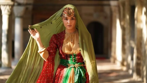 Hande Erçel’in başörtülü görüntüleri sosyal medyada gündem oldu