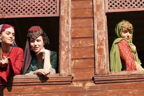 Hande Erçel’in başörtülü görüntüleri sosyal medyada gündem oldu