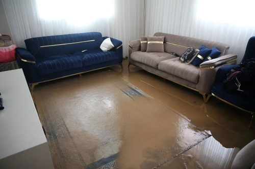 Hatay'da sel felaketi: Engelli kadın tekerlekli sandalyeyle sürüklendi