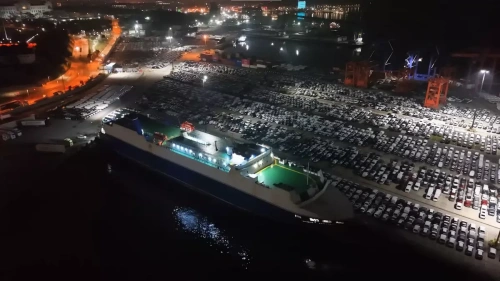 Haydarpaşa'da gece operasyonu: Yüzlerce 2026 model araç karaya çıktı