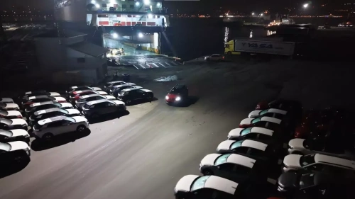 Haydarpaşa'da gece operasyonu: Yüzlerce 2026 model araç karaya çıktı