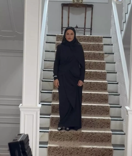 Hülya Avşar 4 yıl sonra ekrana dönüyor: Yeni rolü için başörtüsü taktı