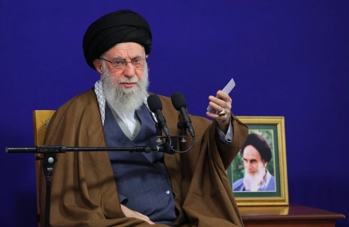 İran'dan Trump'a sert uyarı: Müdahale edersen bedelini ödersin