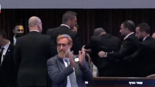 İsrail Meclisi'nde gergin anlar: Trump'a 'soykırım' protestosu