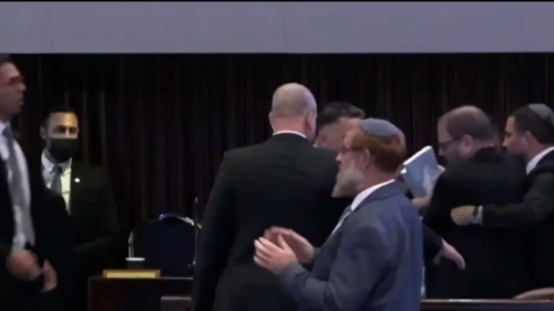 İsrail Meclisi'nde gergin anlar: Trump'a 'soykırım' protestosu