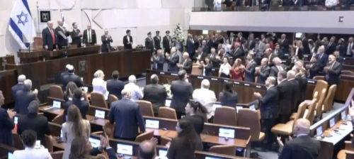 İsrail Meclisi'nde gergin anlar: Trump'a 'soykırım' protestosu