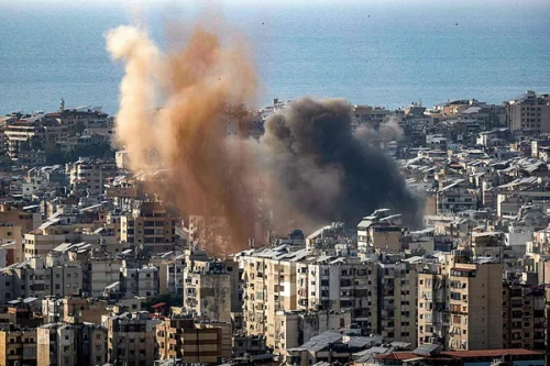 İsrail Tahran'daki mitingi vurdu, ABD 'en büyük saldırı bugün' dedi