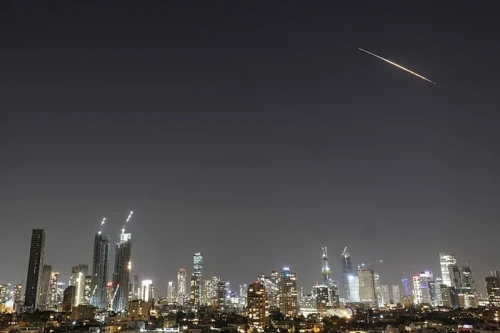 İsrail Tahran'daki mitingi vurdu, ABD 'en büyük saldırı bugün' dedi