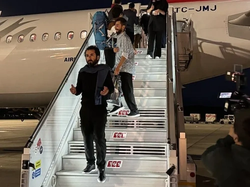 İsrail tarafından alıkonulan 15 Türk aktivist İstanbul'a döndü