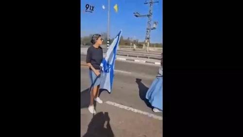 İsrail'de skandal görüntü: Gazze'ye giden yardım tırlarının önüne bebekleri attılar