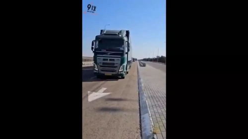 İsrail'de skandal görüntü: Gazze'ye giden yardım tırlarının önüne bebekleri attılar