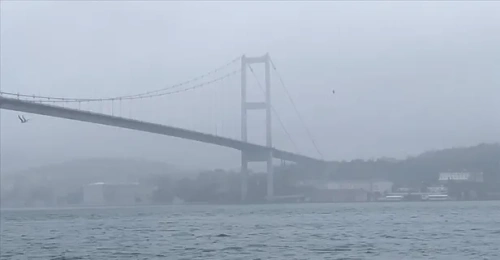İstanbul Boğazı yoğun sis nedeniyle trafiğe kapatıldı