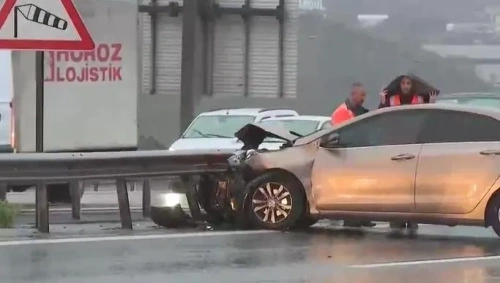 İstanbul’da yağmur trafiği felç etti: TEM’de zincirleme kaza