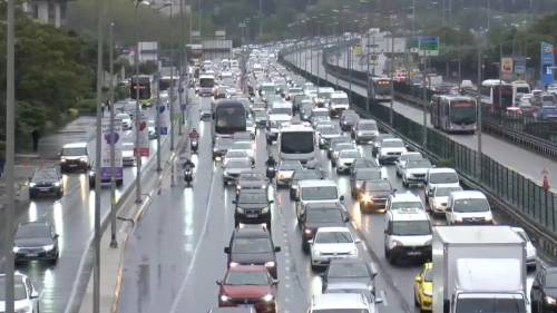 İstanbul’da yağmur trafiği felç etti: TEM’de zincirleme kaza