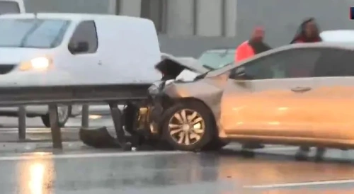 İstanbul’da yağmur trafiği felç etti: TEM’de zincirleme kaza