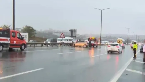 İstanbul’da yağmur trafiği felç etti: TEM’de zincirleme kaza