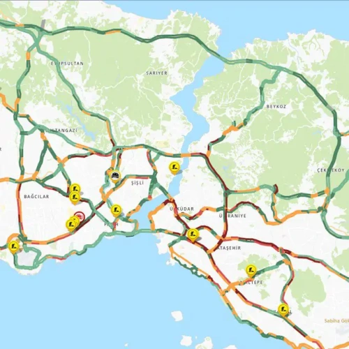 İstanbul trafiği yağış nedeniyle felç oldu: Yoğunluk yüzde 82'ye ulaştı