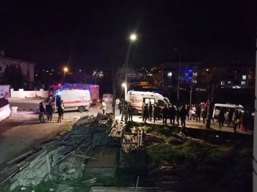 İstanbul'da feci kaza: 2 genç hayatını kaybetti