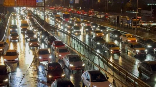 İstanbul'da mesai çıkışı kabusu: Trafik yoğunluğu yüzde 90'a dayandı