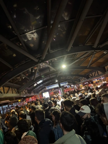 İstanbul'da metrobüs seferleri durdu, binlerce kişi mağdur oldu