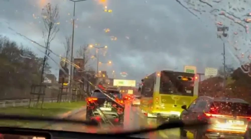 İstanbul'da sabah yağmuru trafiği kilitledi: Yoğunluk yüzde 80'e çıktı