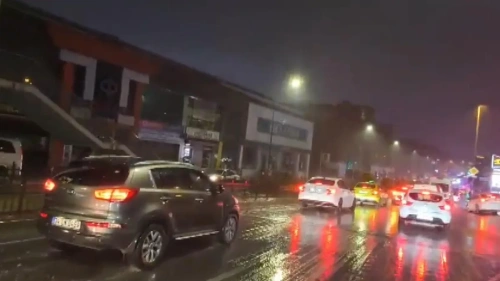 İstanbul'da sabah yağmuru trafiği kilitledi: Yoğunluk yüzde 80'e çıktı