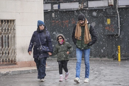 İstanbul'da yılın ilk kar yağışı: Ulaşımda aksamalar yaşandı