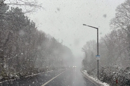 İstanbul'da yılın ilk kar yağışı: Ulaşımda aksamalar yaşandı