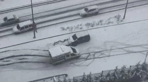 İstanbul'da yılın ilk kar yağışı: Ulaşımda aksamalar yaşandı